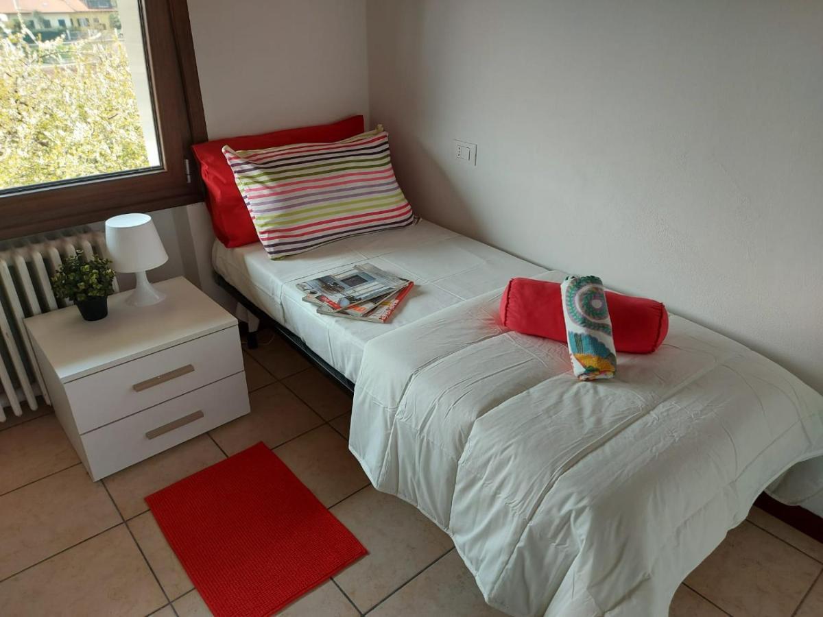 Bnbook Casa Dei Peschi - Lago Di Monate Cadrezzate Exteriör bild